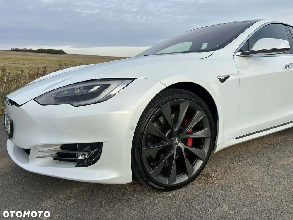 Tesla Model S Performance - 11
