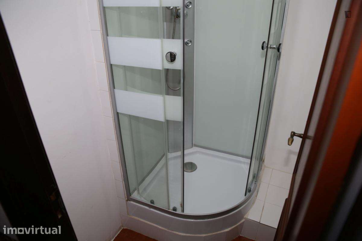 Quarto - localizado em Penha de França Lisbon - Grande imagem: 2/20