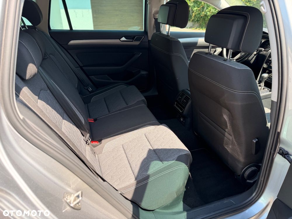 Volkswagen Passat 2.0 TDI SCR DSG Elegance - 17