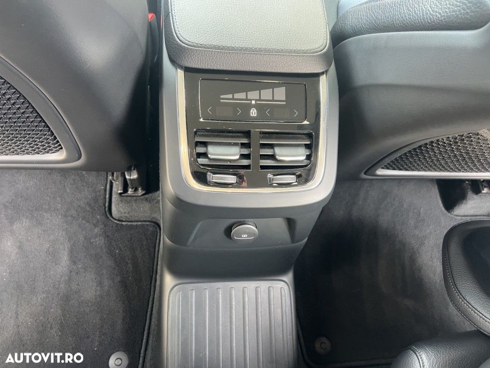 Volvo XC 90 Recharge T8 eAWD R-Design - 18