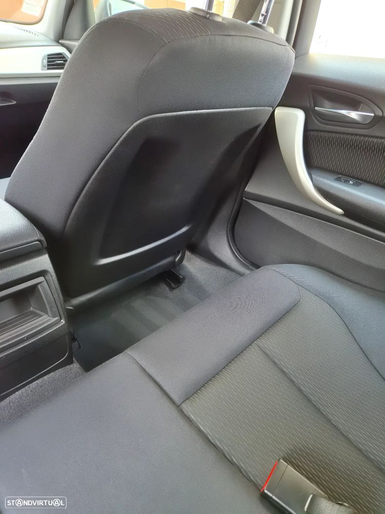 BMW 116 d EfficientDynamics Edition — fotografia 21