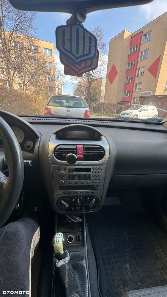 Opel Corsa 1.8 16V Sport - 9