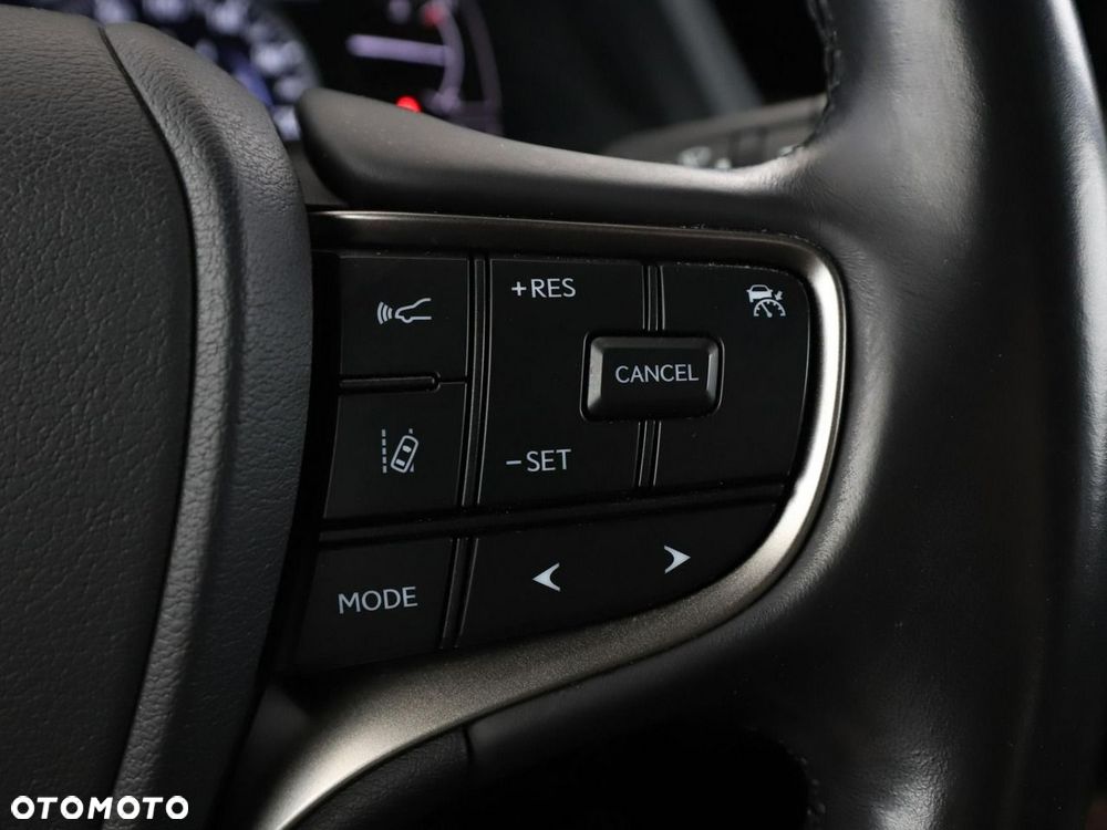 Lexus UX 250h - 29