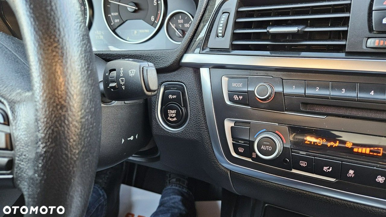 BMW Seria 3 320d Touring Luxury Line - 28