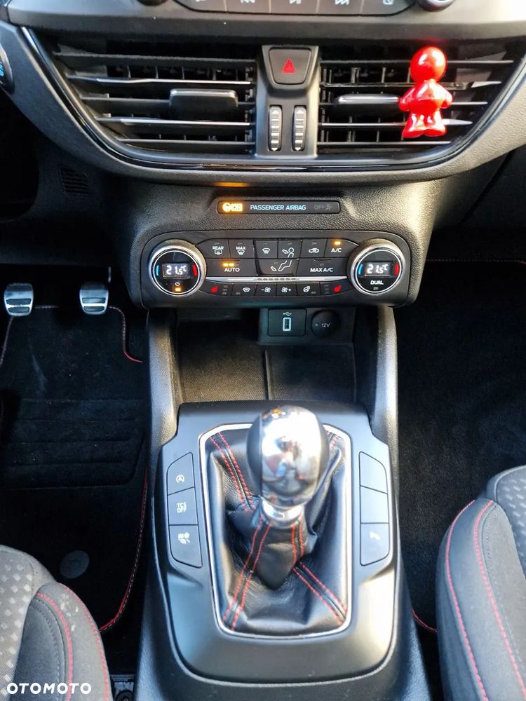 Ford Focus Turnier 1.5 EcoBoost Start-Stopp-System ST-LINE - 30