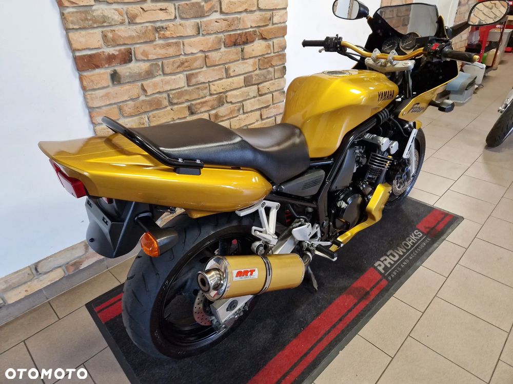 Yamaha FZS - 4