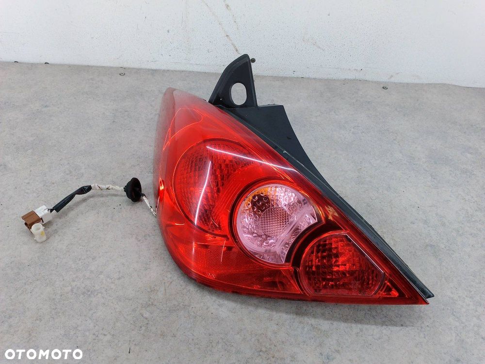 LAMPA TYLNA LEWA NISSAN TIIDA HATCHBACK 5D - 1