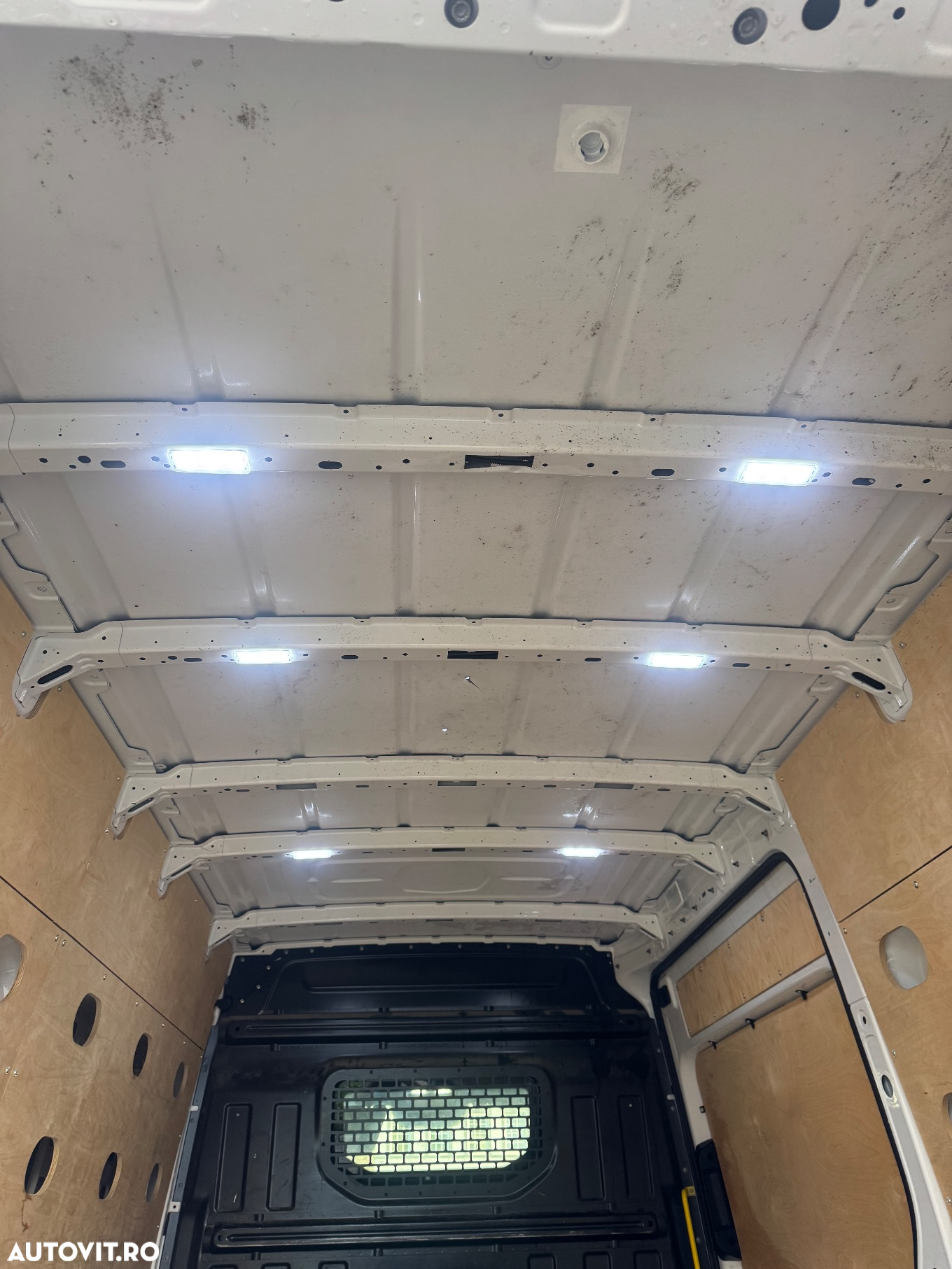 Volkswagen Crafter - 14