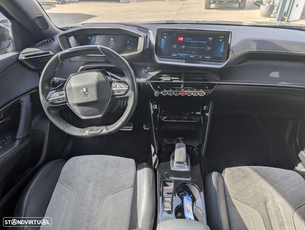 Peugeot e-2008 50 kWh GT Pack - 9