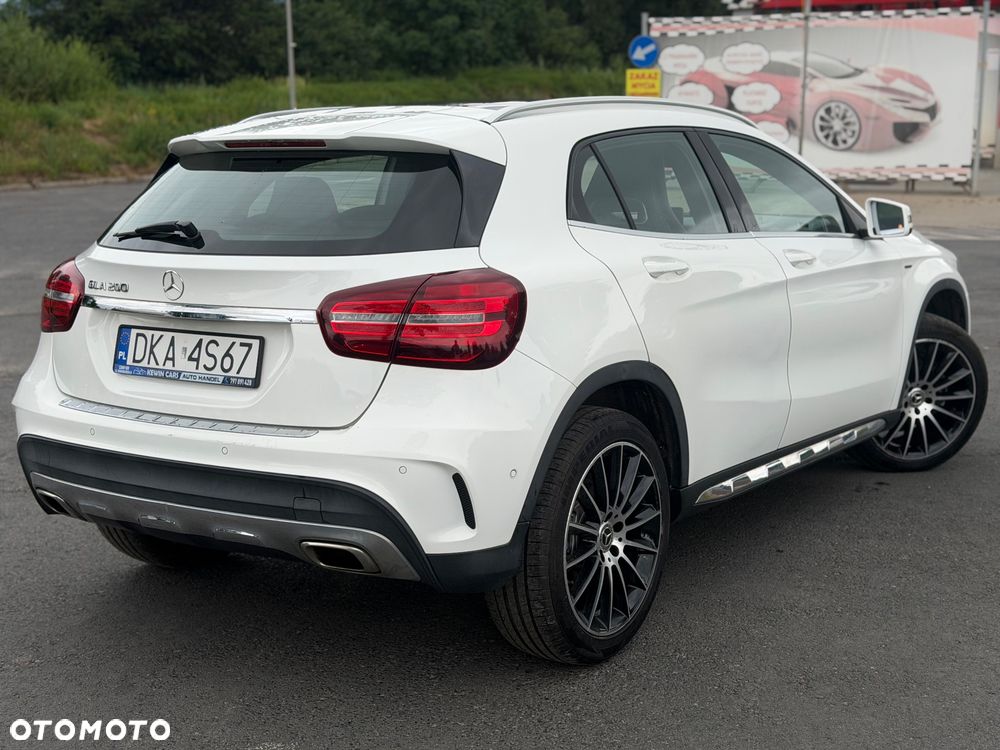 Mercedes-Benz GLA 200 7G-DCT Edition 1 - 3