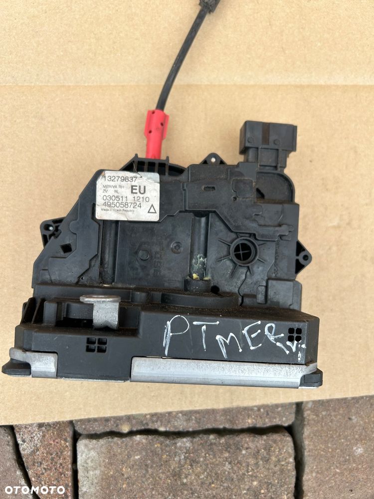 Opel meriva B zamek drzwi lewy tył  13279837 - 7