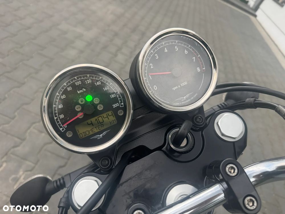 Moto Guzzi V7 - 25