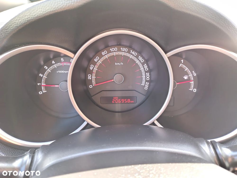 Kia Venga 1.4 CRDi S - 17