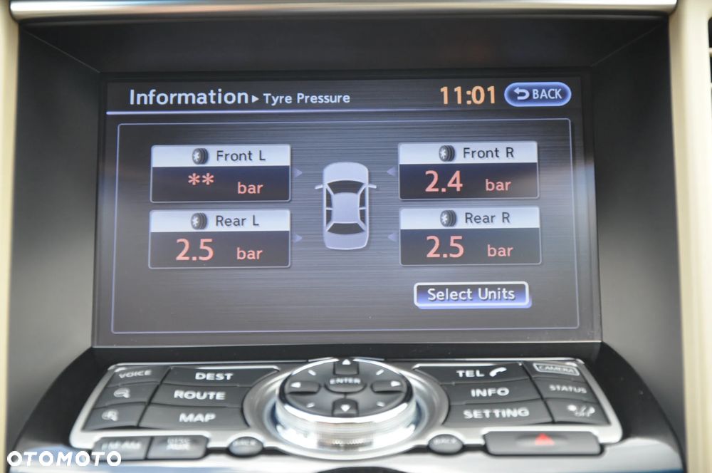 Infiniti QX70 - 11
