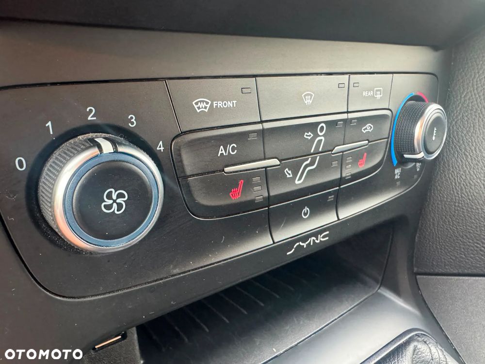 Ford Focus 1.0 EcoBoost Titanium - 17