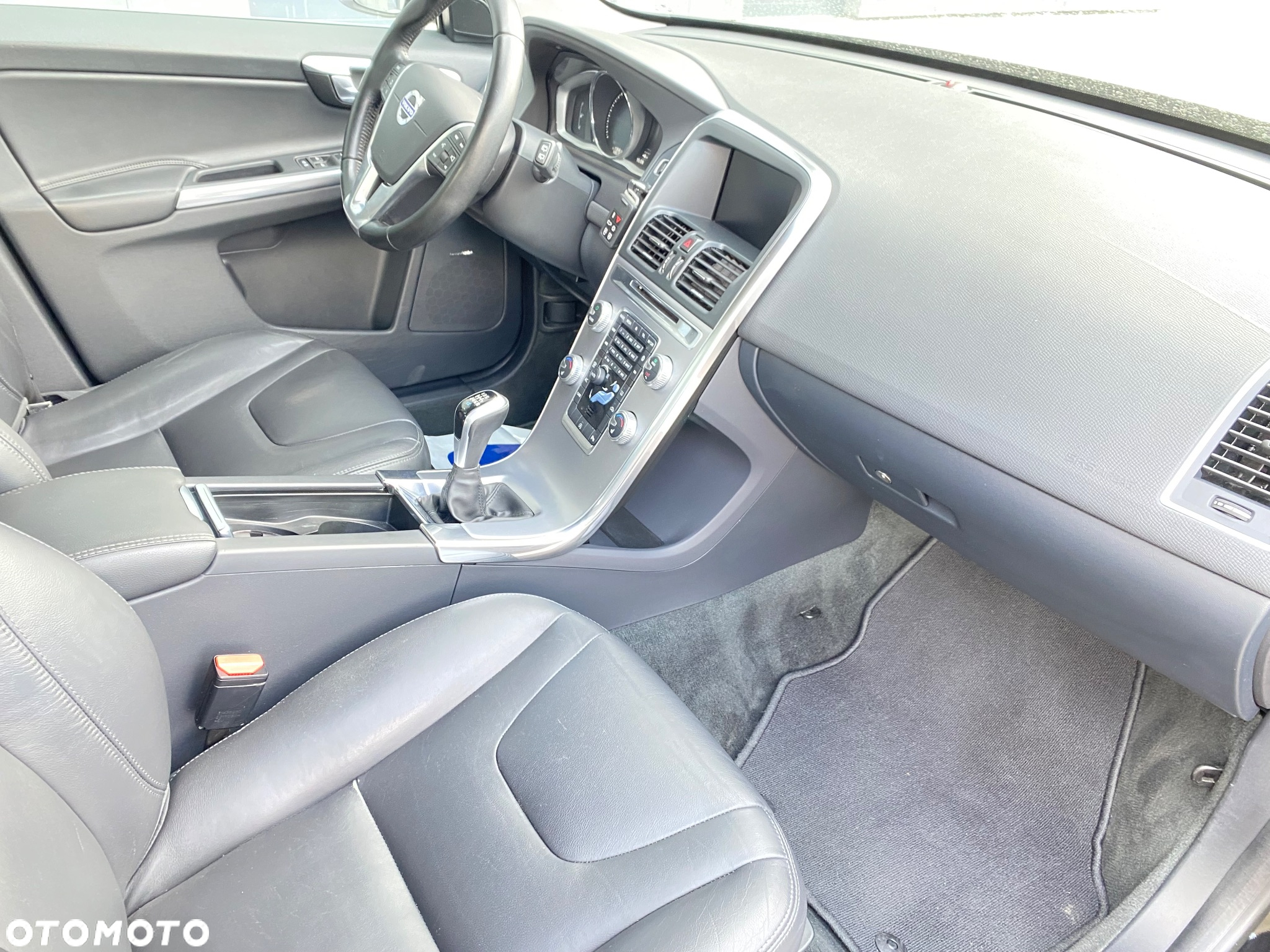 Volvo XC 60 D4 Momentum Pro - 39