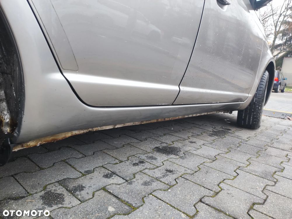 Toyota Yaris 1.0 Base - 16