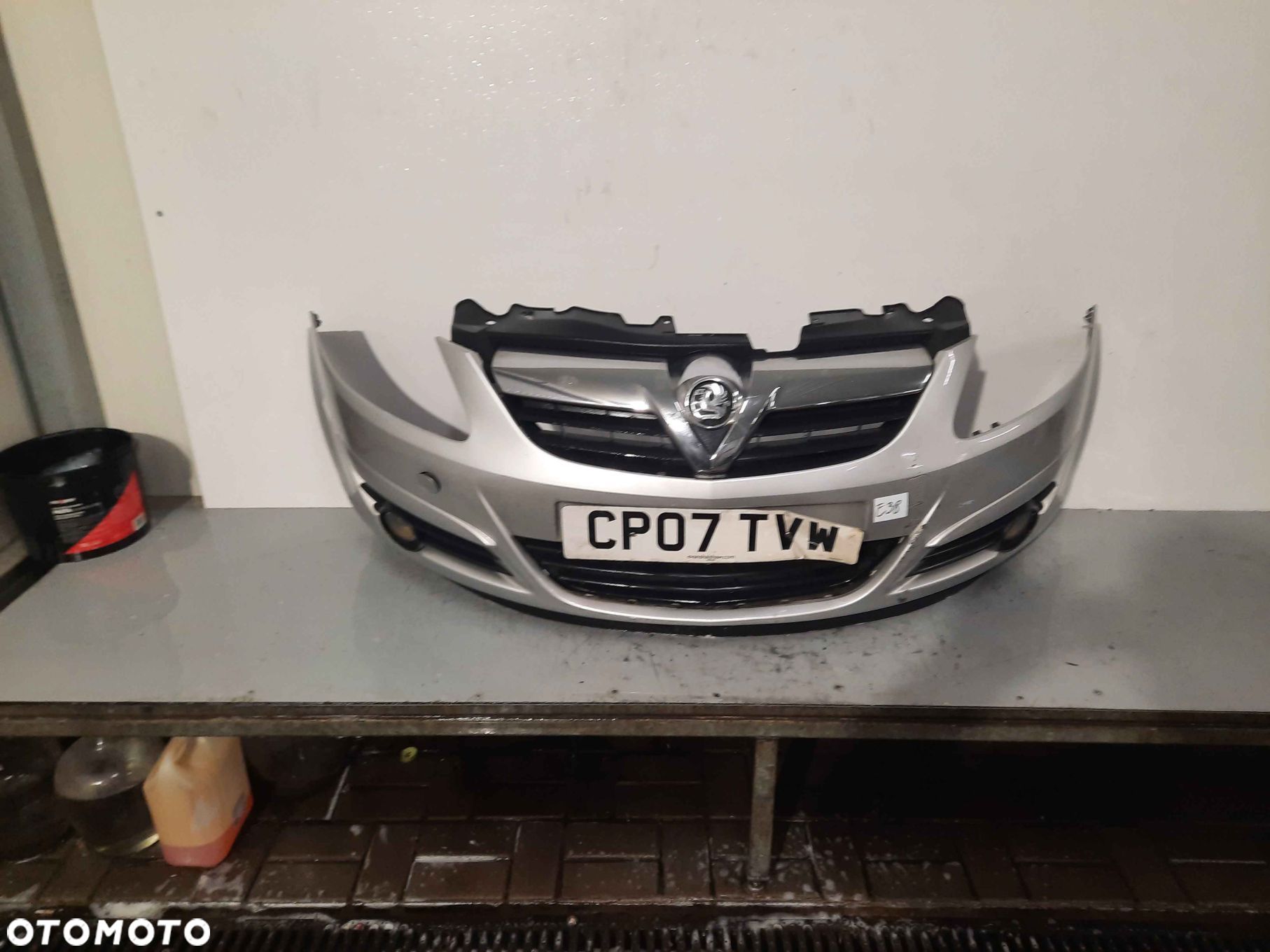 } ZDERZAK PRZÓD PRZEDNI OPEL CORSA D Z157 SREBRNY HALOGENY - 1