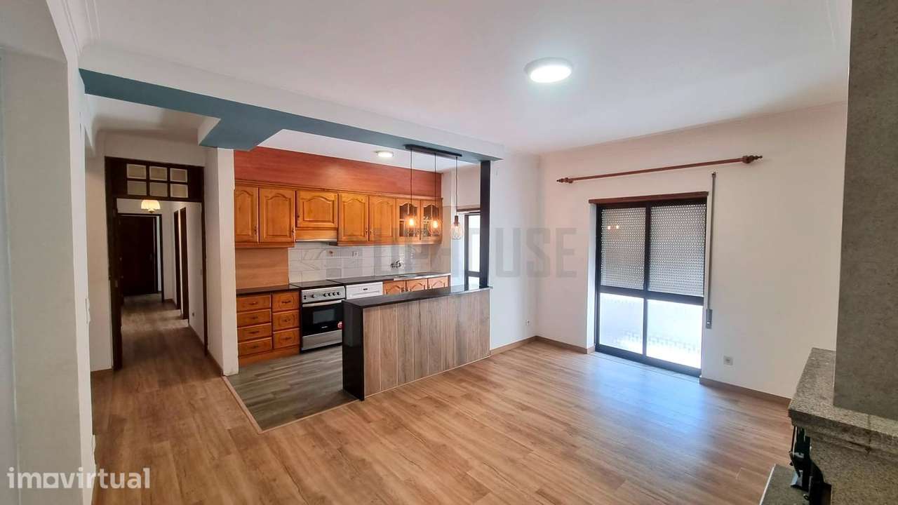 Apartamento T3 Junto ao Centro da Cidade e ao Palácio do Gelo - Grande imagem: 2/13