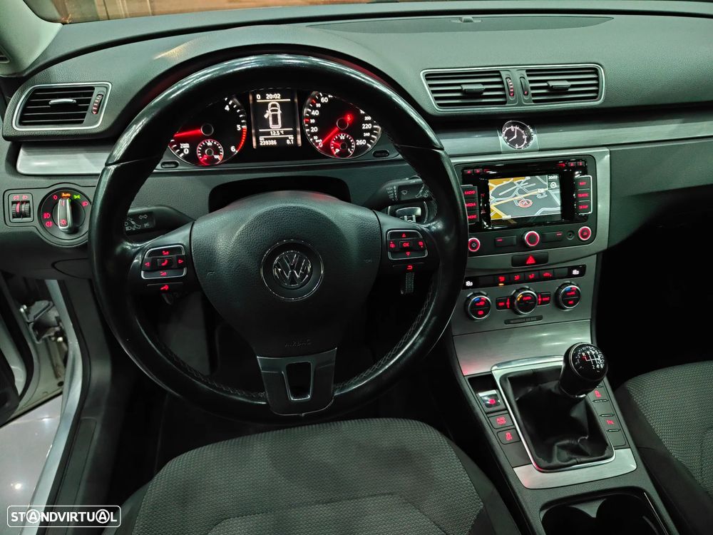 VW Passat Variant 1.6 TDI Confortline Navig - 13