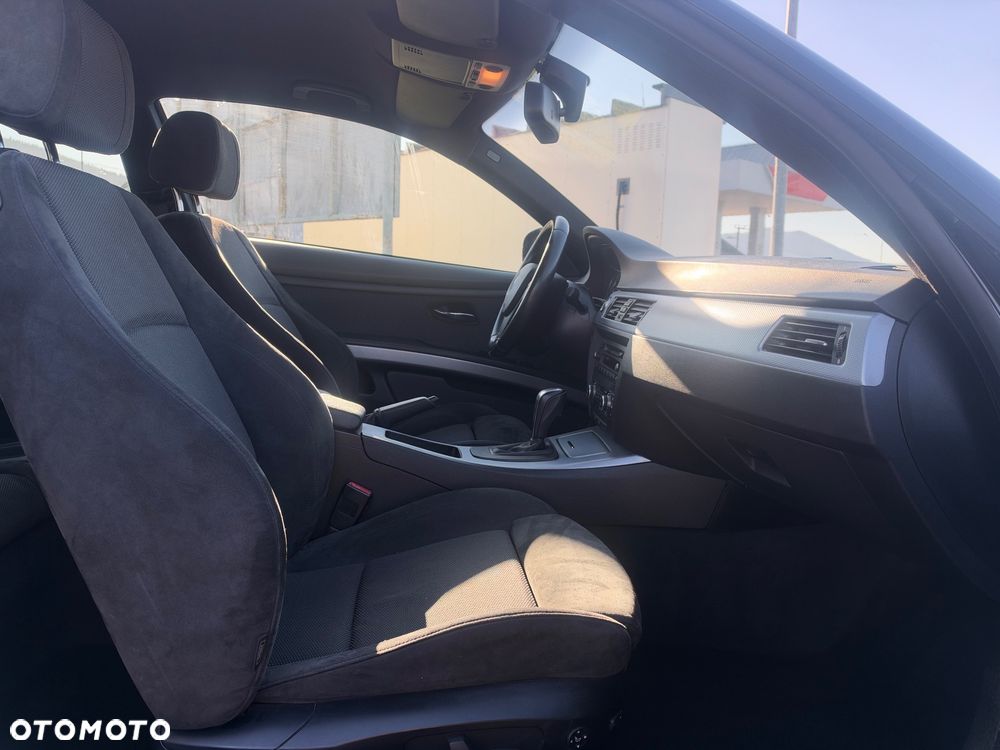 BMW Seria 3 330i xDrive M Sport Edition - 8