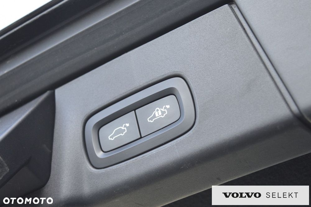 Volvo V90 Cross Country - 32