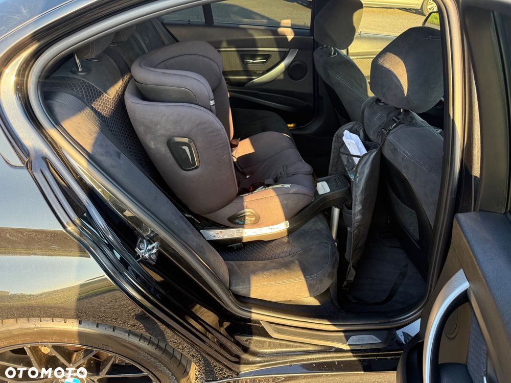 BMW Seria 3 320d - 33