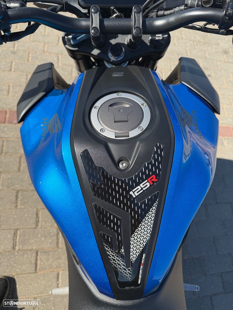 Honda CB 125R - 7