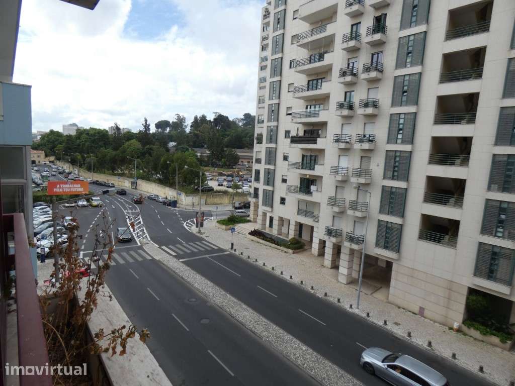 Apartamento T3, Laranjeiras, c/ lugar de estacionamento e garagem - Grande imagem: 5/33