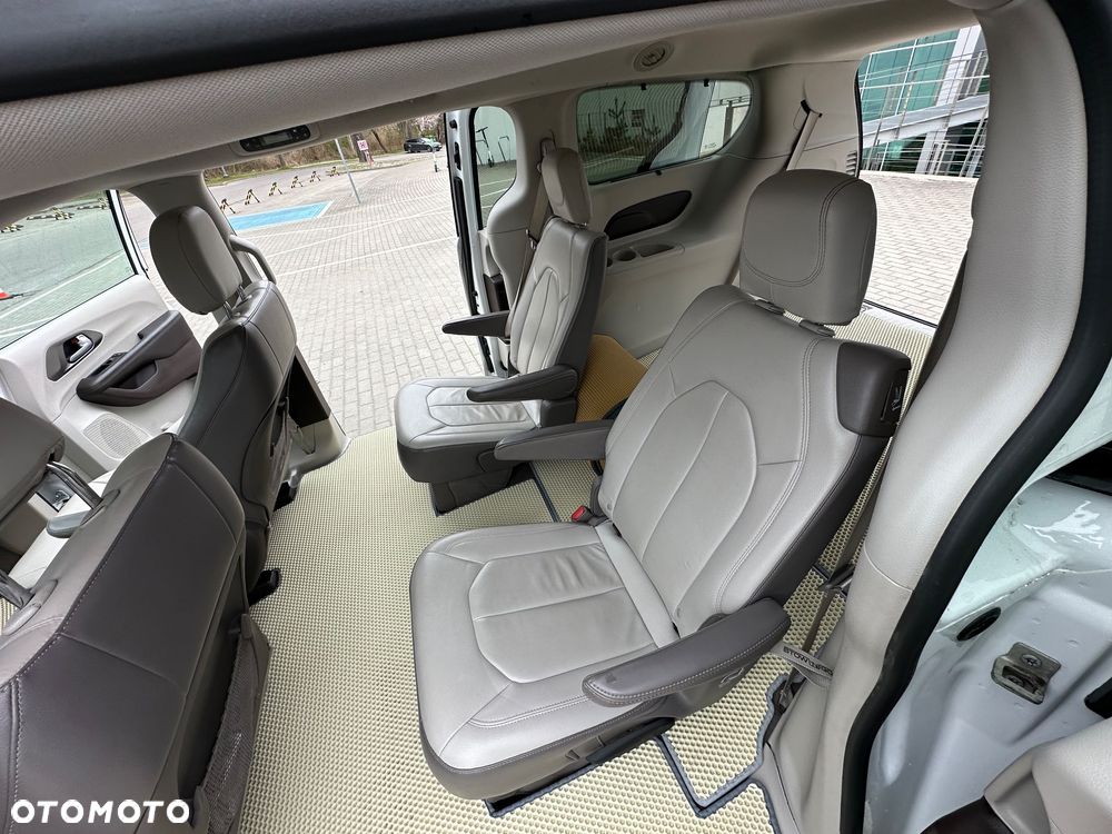 Chrysler Pacifica - 28