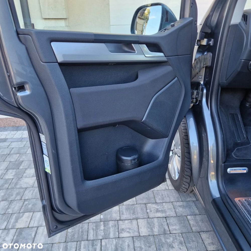 Volkswagen Multivan - 21