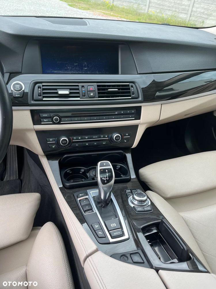 BMW Seria 5 530d xDrive Sport-Aut Luxury Line - 28