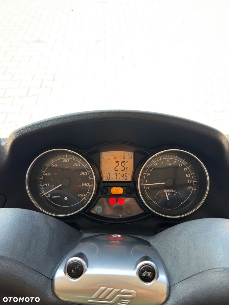 Piaggio MP-3 - 15