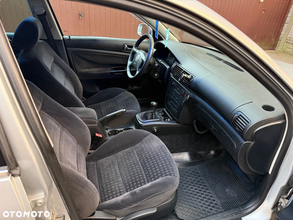 Volkswagen Passat 1.9 TDI Comfortline - 21