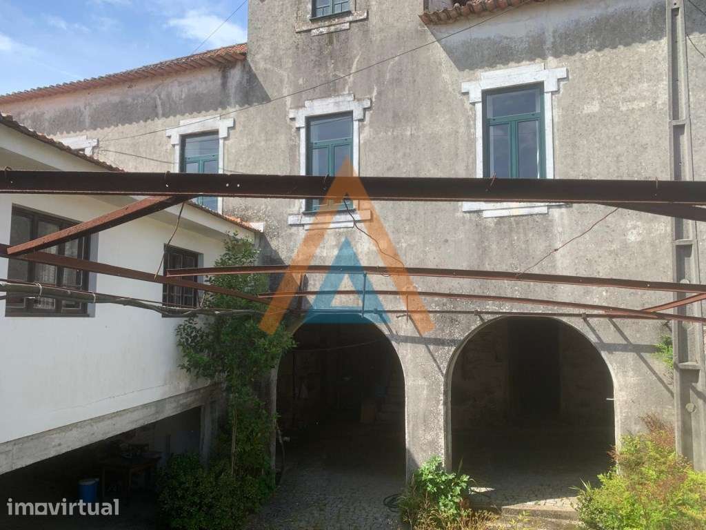 Não é apenas uma casa, são duas casas e muito terreno, zona sossega... - Grande imagem: 3/50
