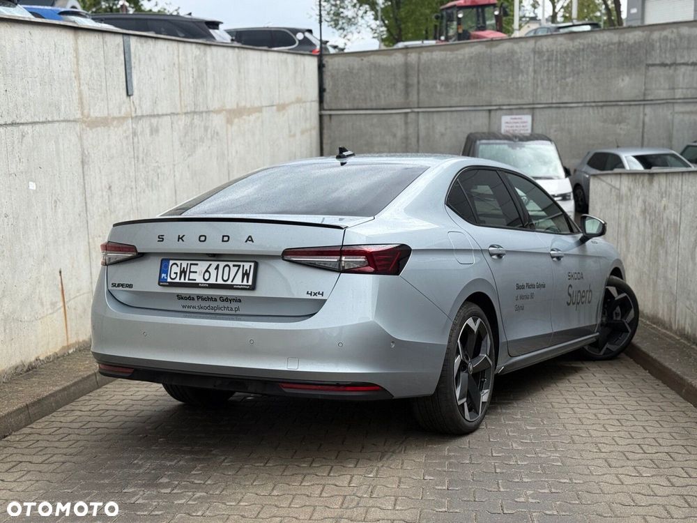 Skoda Superb 2.0 TDI SCR 4x4 Sportline DSG - 6