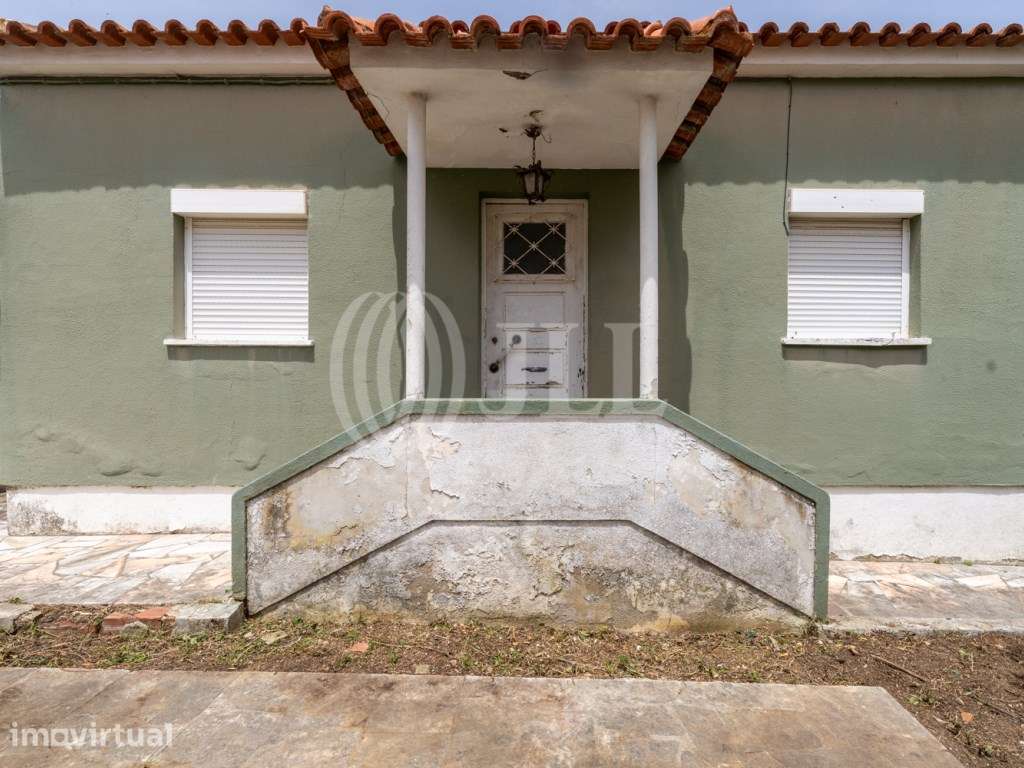 Moradia T2 para renovação total, em Sassoeiros, Carcavelos - Grande imagem: 2/9
