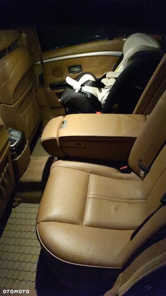 BMW Seria 7 750i - 9