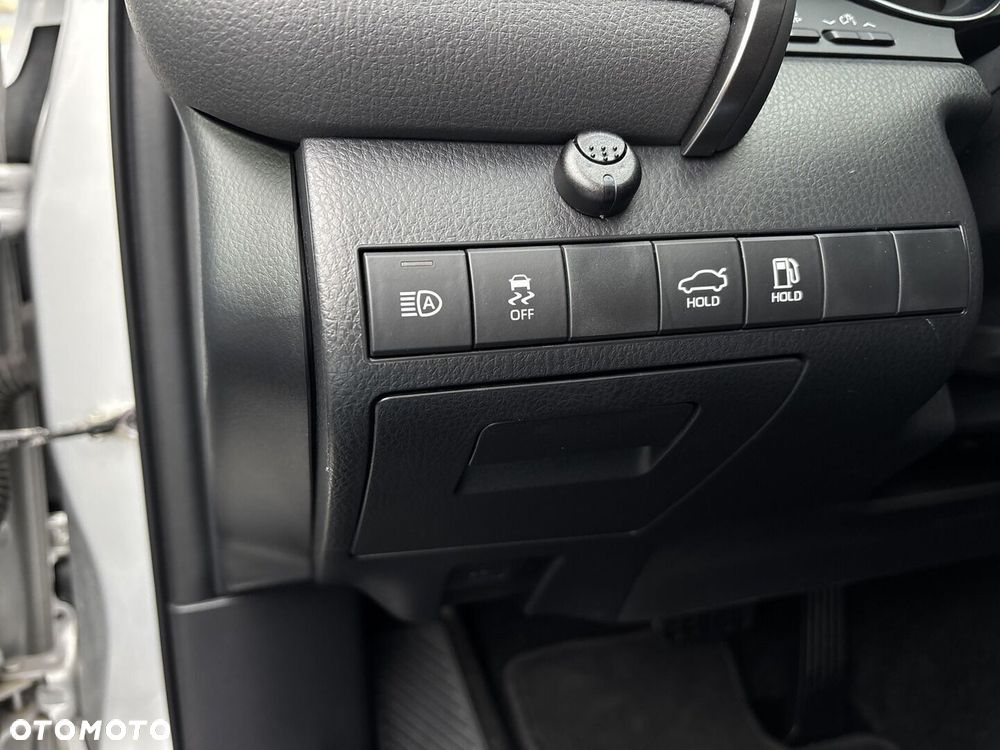 Toyota Camry 2.5 Hybrid Comfort CVT - 22