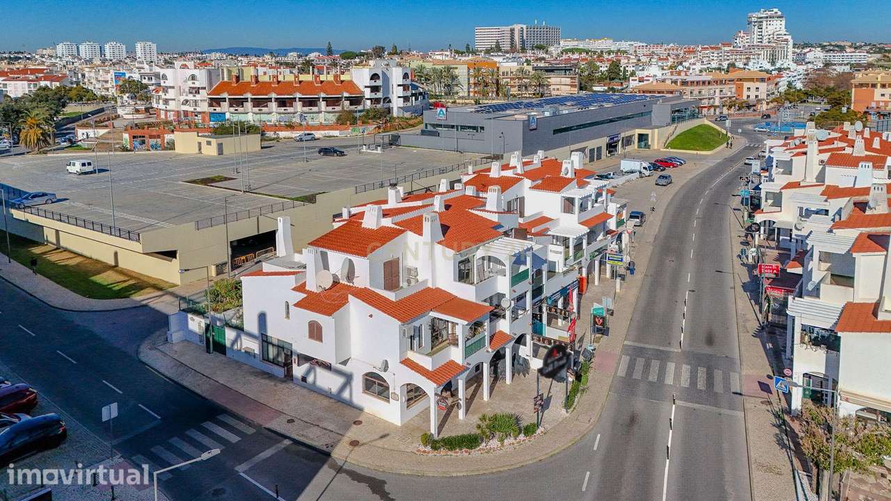 Espaço Comercial com 148,5 m² no Coração da Estrada de Santa Eulalia - - Grande imagem: 5/21
