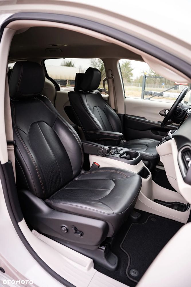 Chrysler Pacifica - 31