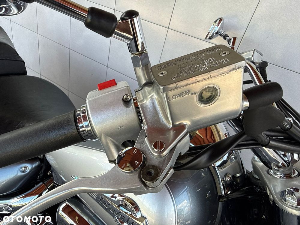 Suzuki Intruder - 38