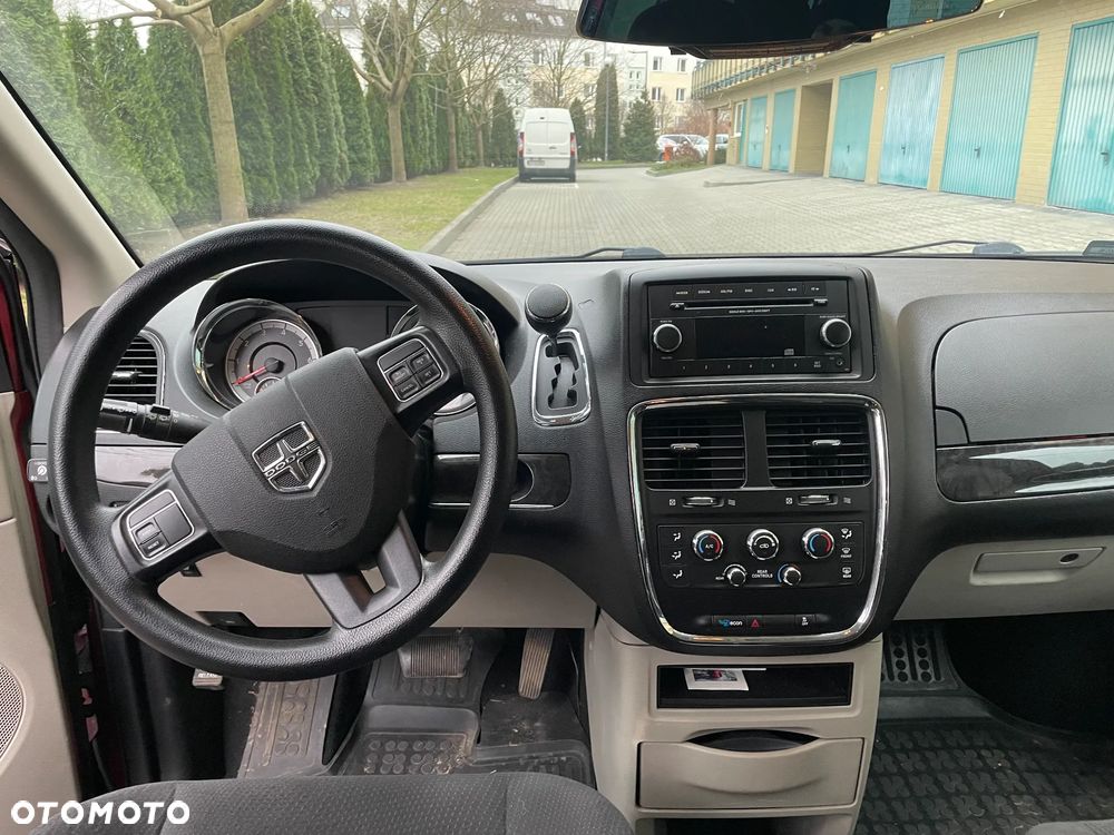 Dodge Caravan - 9