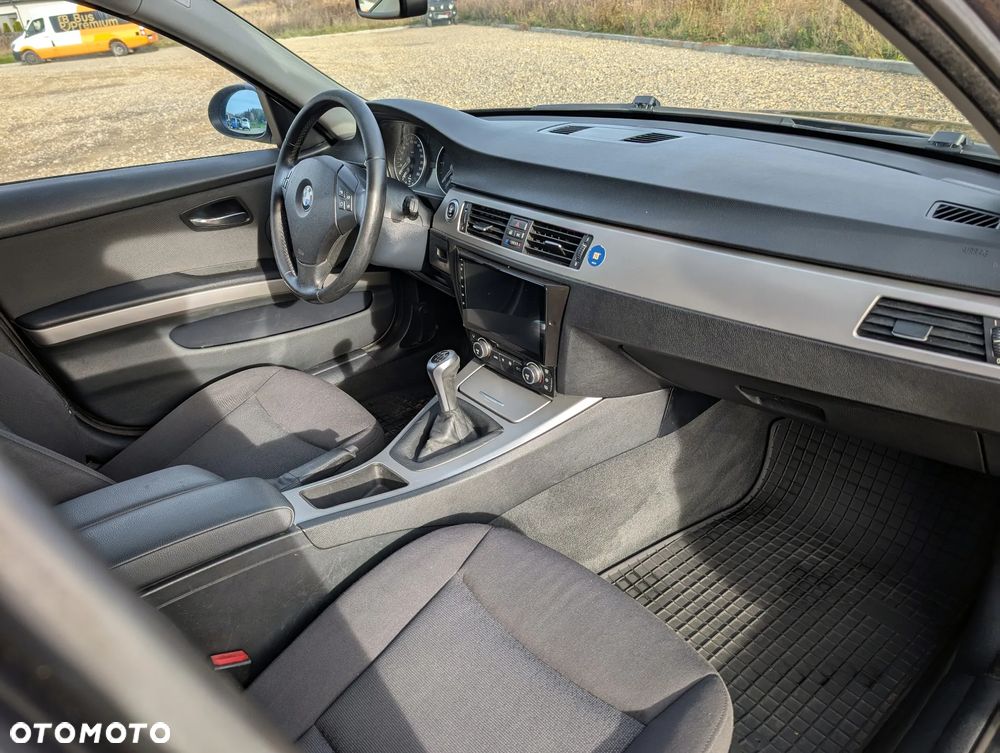 BMW Seria 3 318d - 7