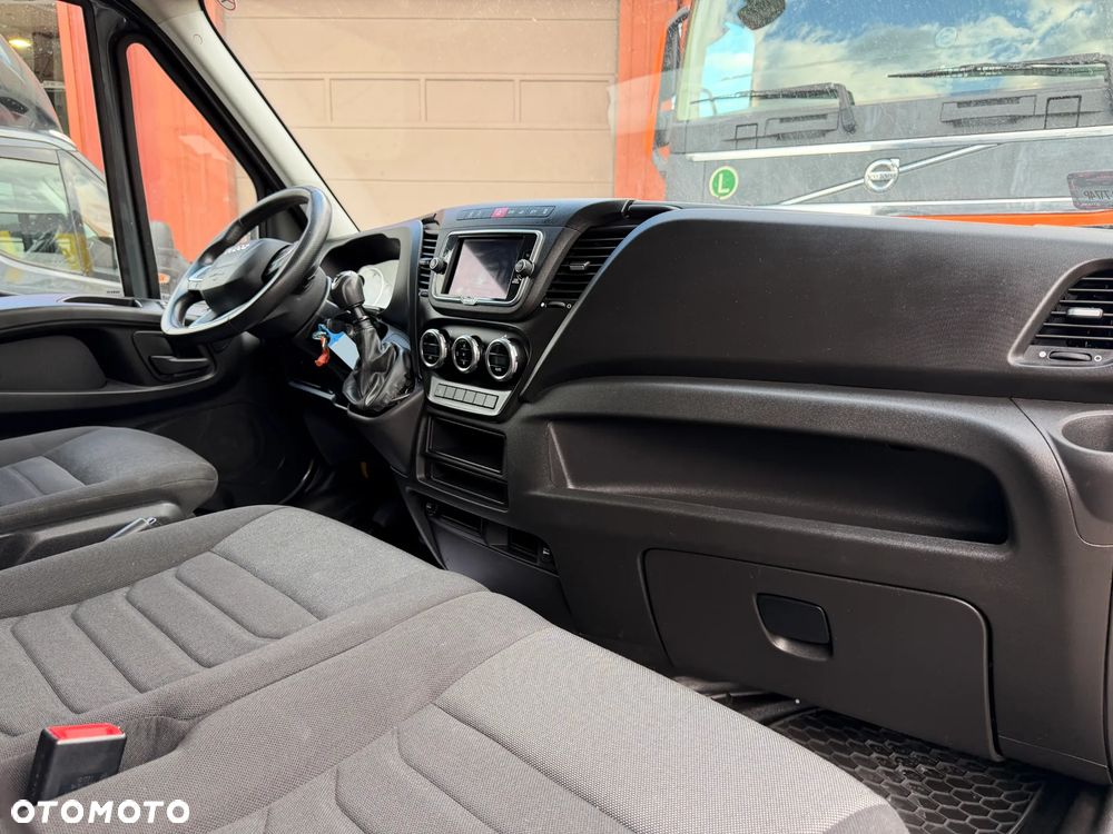 Iveco 50C18 KONTENER 5.0 M + WINDA DHOLLANDIA 1000 KG / BLIŹNIAK PODWÓJNE KOŁA / 3 MIEJSCA / PRAWO JAZDY KATEGORIA "B" / 35C18 / POLSKI SALON !! - 40