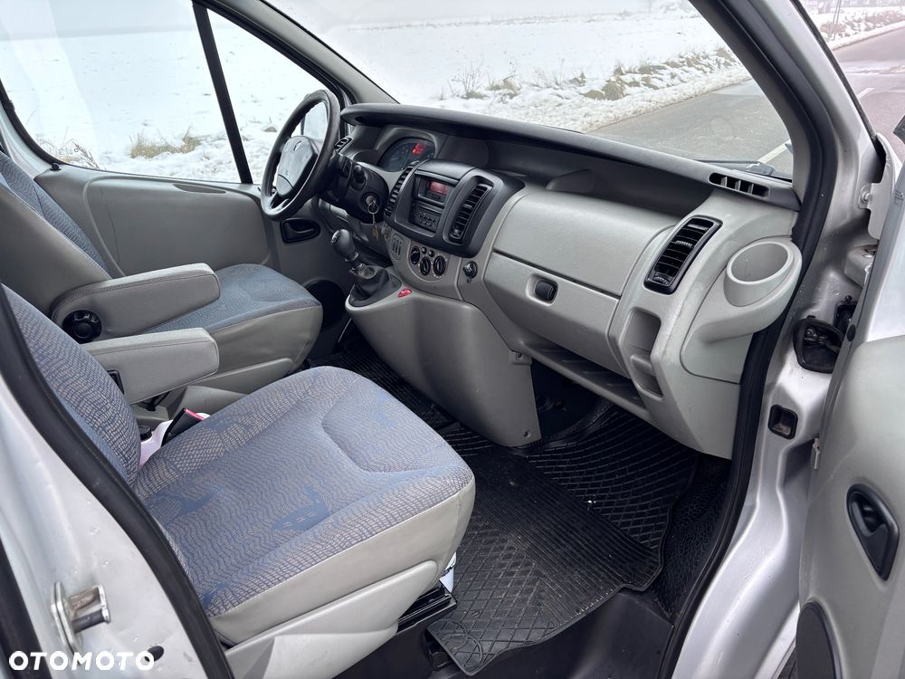 Renault Trafic Passenger - 13