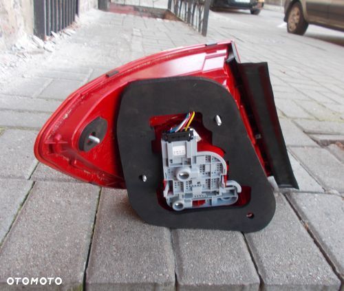 MERCEDES C KLASA W204 W 204 LIFT PRAWA LED KOMBI - 2