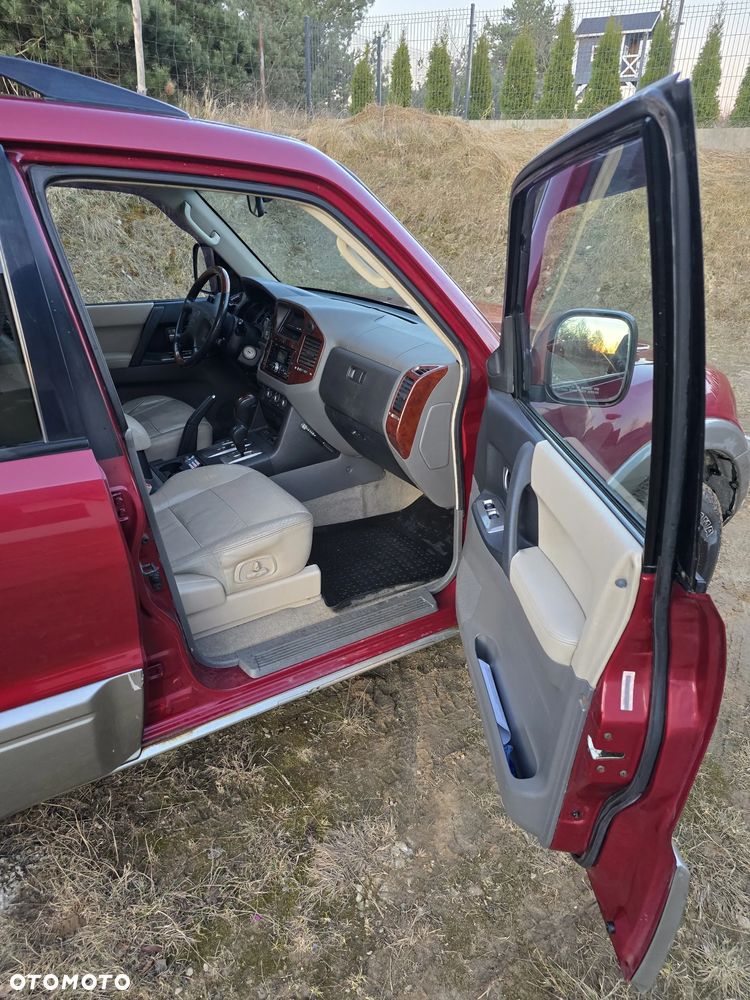 Mitsubishi Montero - 22