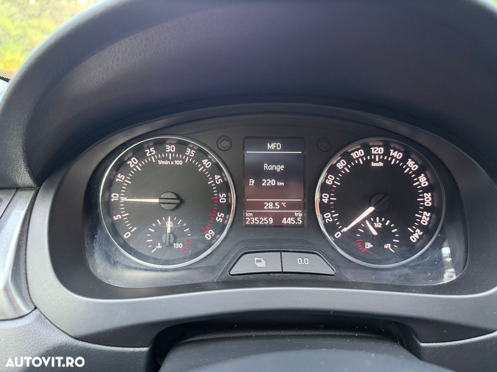 Skoda RAPID 1.6 TDI DSG Active - 9