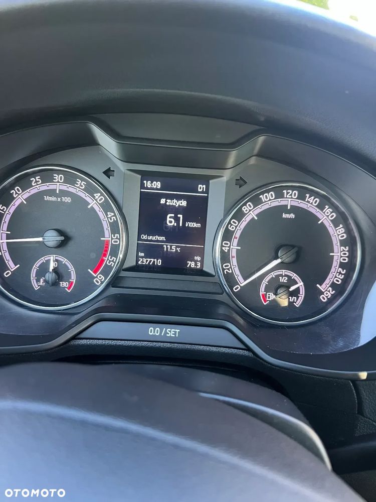 Skoda Octavia 1.6 TDI Ambition DSG - 2